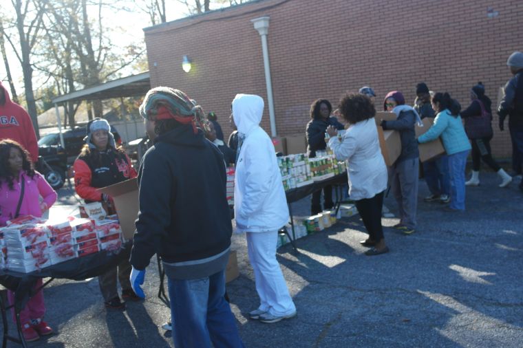 MAJIC 107.5/ 97.5 Annual Turkey Giveaway with The Steve Harvey Morning Show