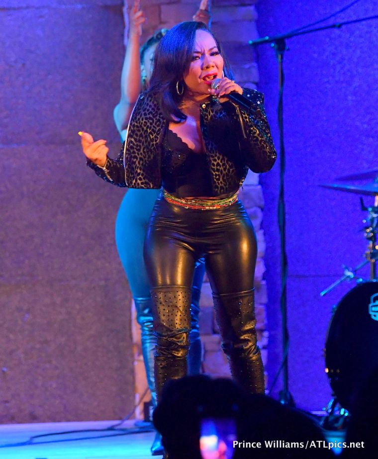 Majic After Dark Tiny, Bonfyre and Whoaa