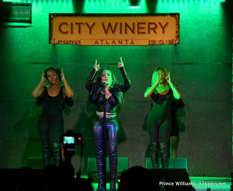 Majic After Dark Tiny, Bonfyre and Whoaa