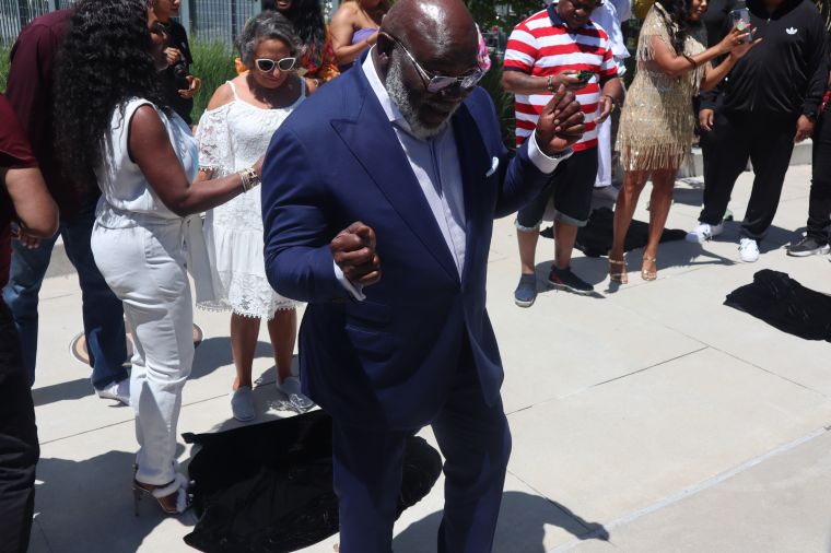 Bishop T.D. Jakes reaction after seeing his induction plaque