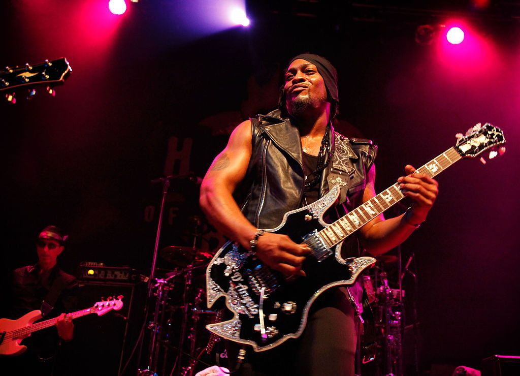 15 B-Sides Showing D’Angelo At His Most Soulful