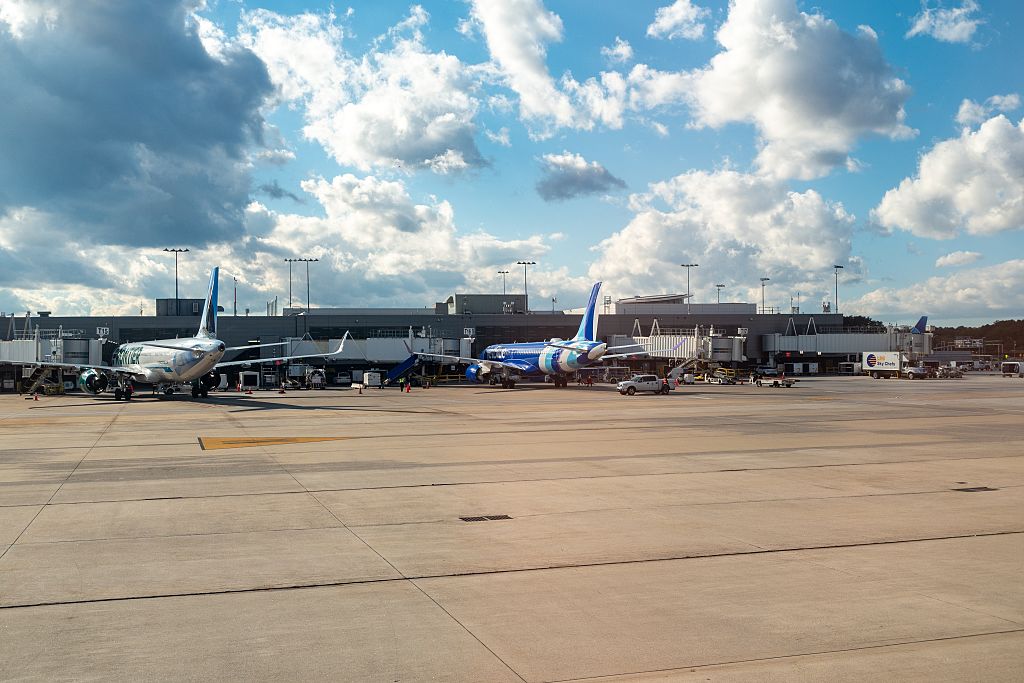 FAA Reduces Flight Capacity by 10% at 40 Major Airports Amid Shutdown